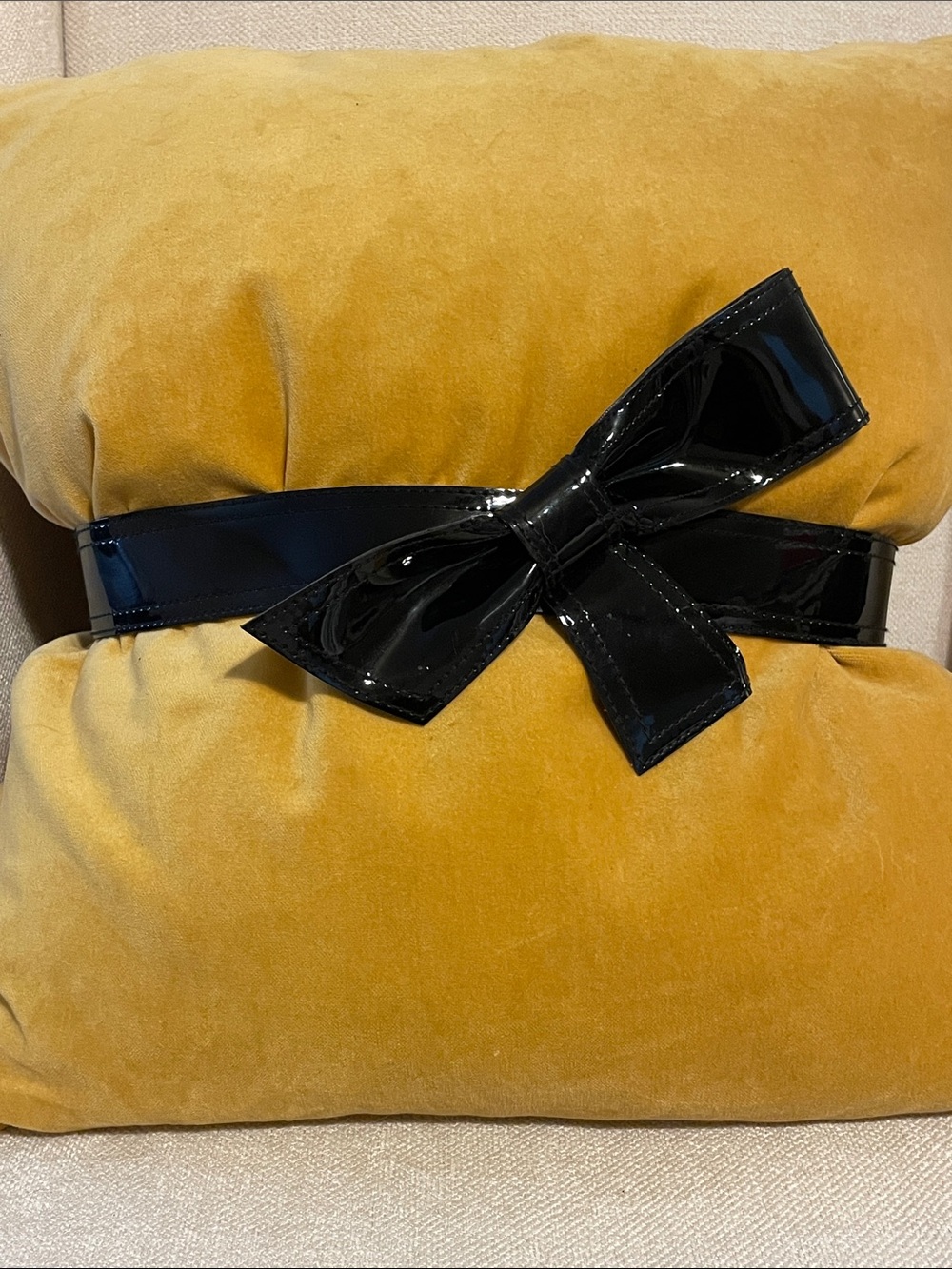 Source Unknown Black Patent Bow Belt